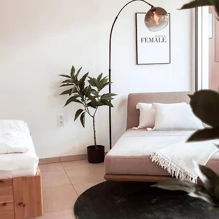 Gluecksmoment Mit Balkon In Apartment