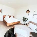 Gluecksmoment Mit Balkon In Lejlighed *