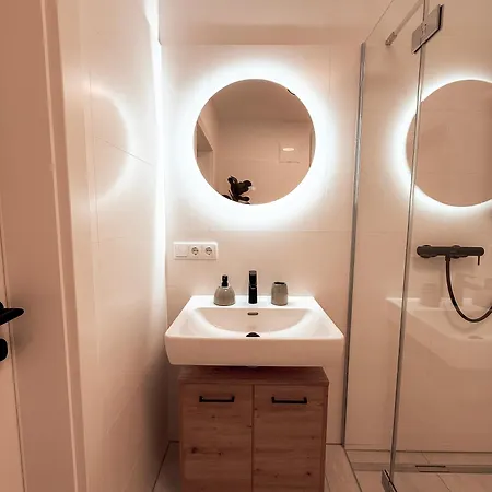 Gluecksmoment Mit Balkon In Apartment