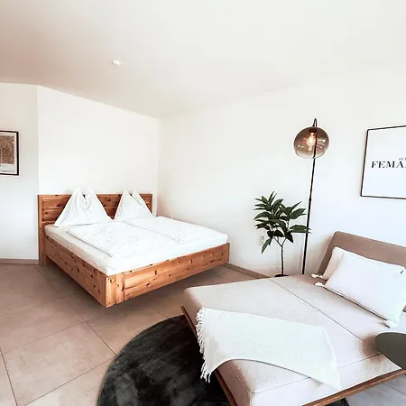 Gluecksmoment Mit Balkon In Apartment