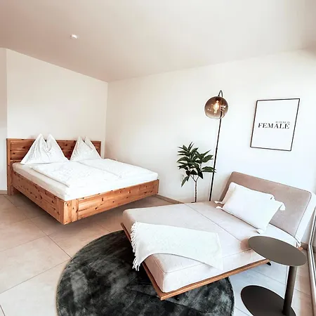 Gluecksmoment Mit Balkon In Apartment